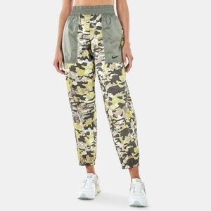 NWOT Nike Women's Sportswear Camouflage Floral Joggers Medium